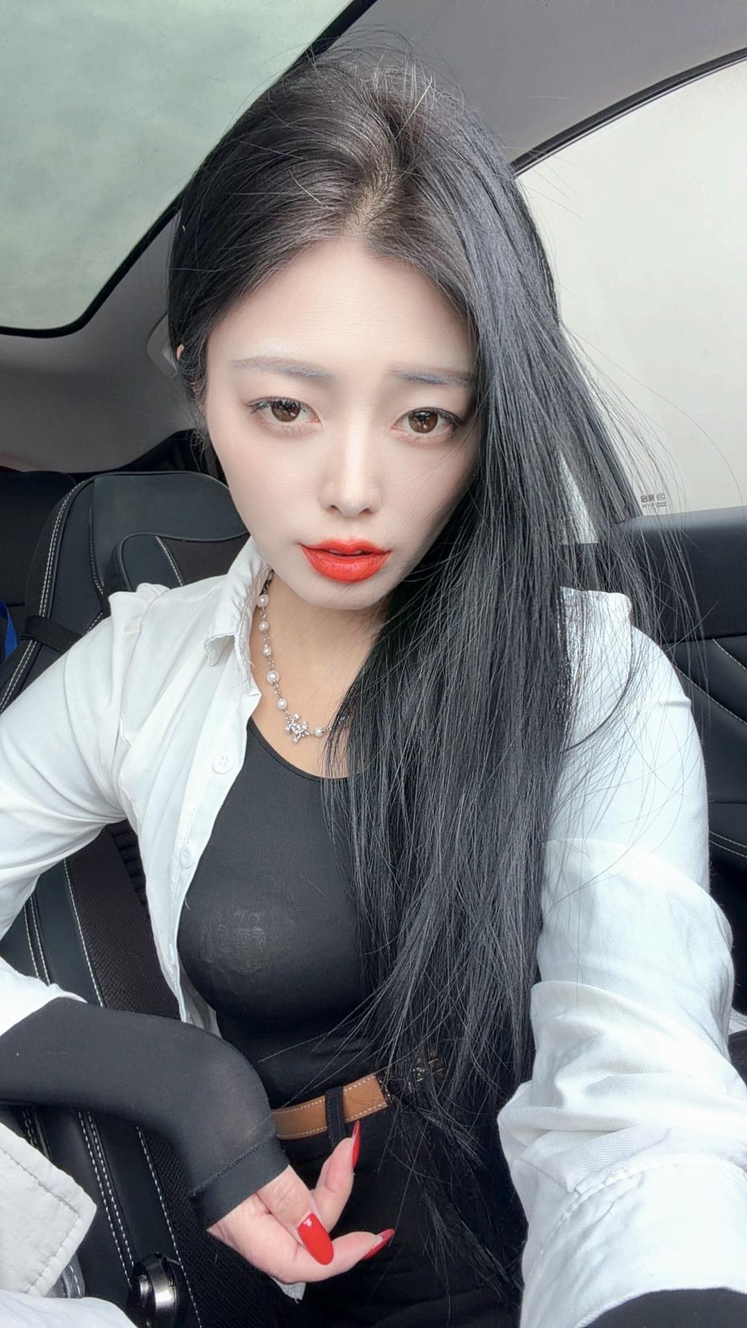 给自己立的人设是坏女人，其实我是超级粘人的小女孩 ...