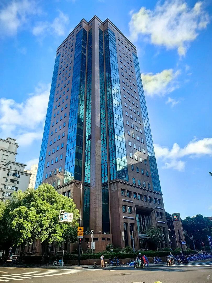 下一个1000元股票出来了，你敢追吗？    目前，A股市场已经有5只1000元