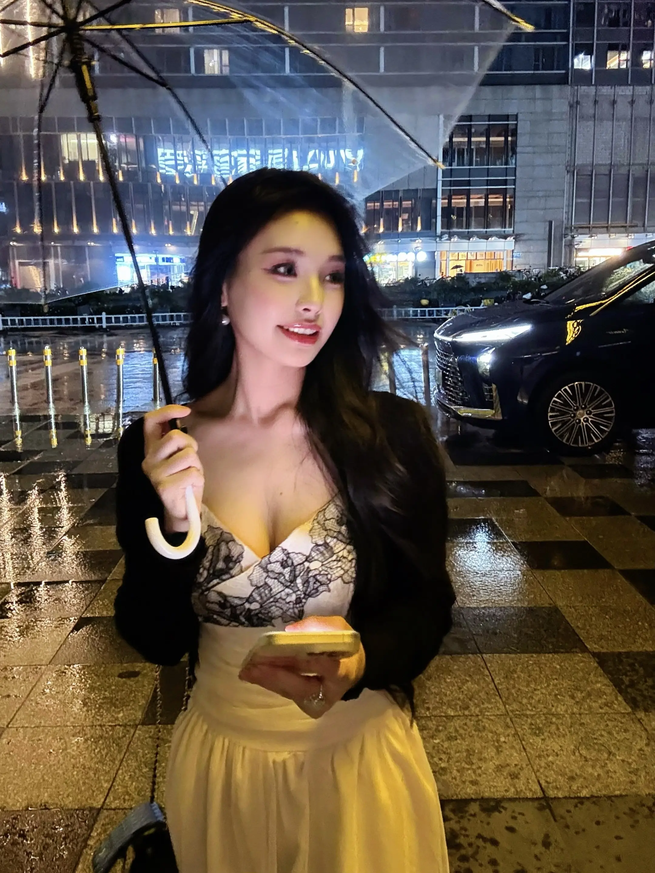 我们的距离在眉间皱了下