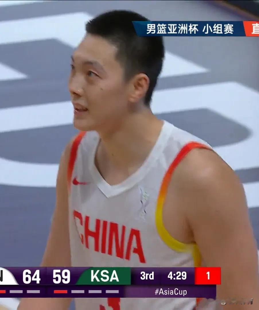 【中国男篮第三节遭遇小低潮，队长赵睿挺身而出打破僵局扩大分差80-65】
中国男