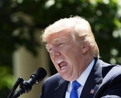 特朗普曾公开放话，若中国解放台湾，他就下令轰炸北京。这番言论看似嚣张跋扈，实则只