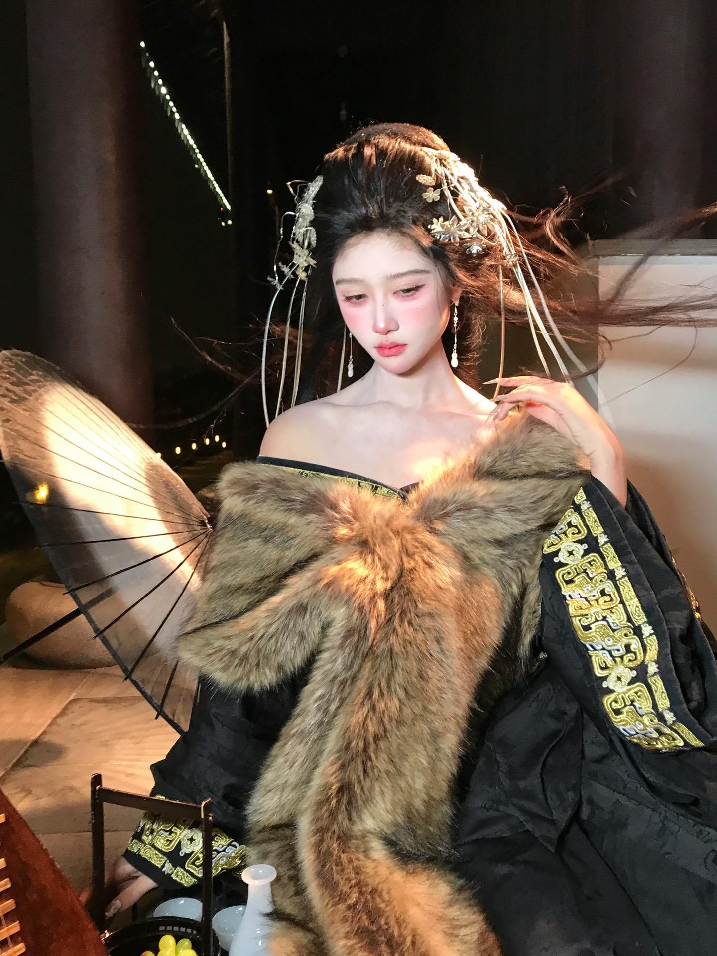能让他死而瞑目的 只有我虞姬一人