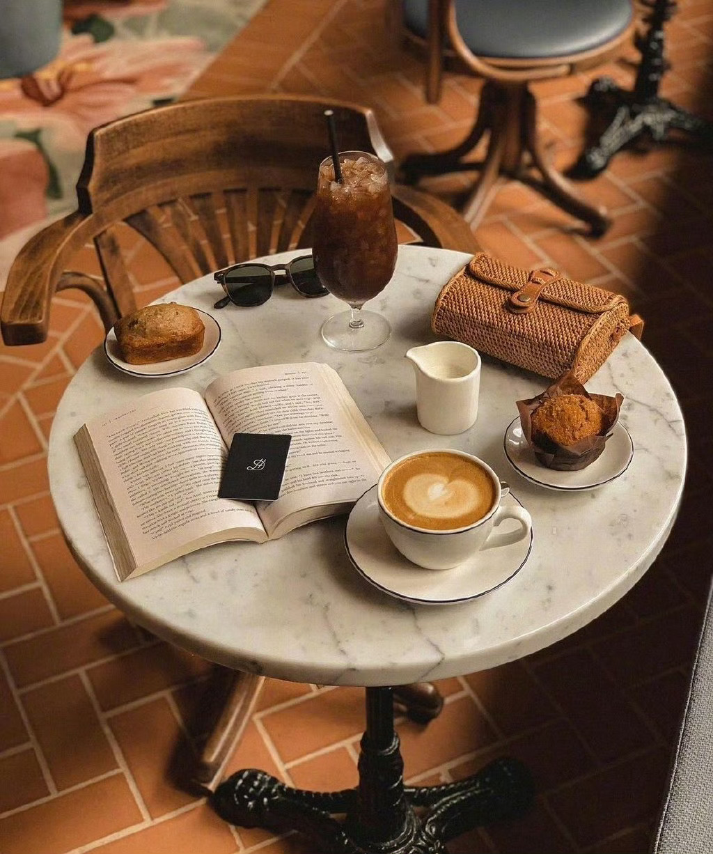记住一件事：越努力越进步越开心越自信，越懒惰越迷茫越焦虑越自卑。 