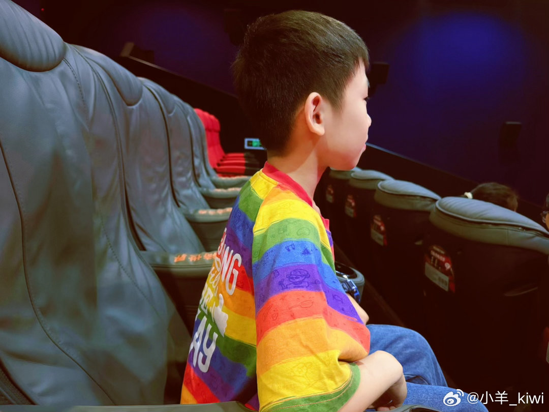 𝘿𝙖𝙞𝙡𝙮 𝙨𝙝𝙖𝙧𝙞𝙣𝙜周六愉快❗️带Kiwi看电影?