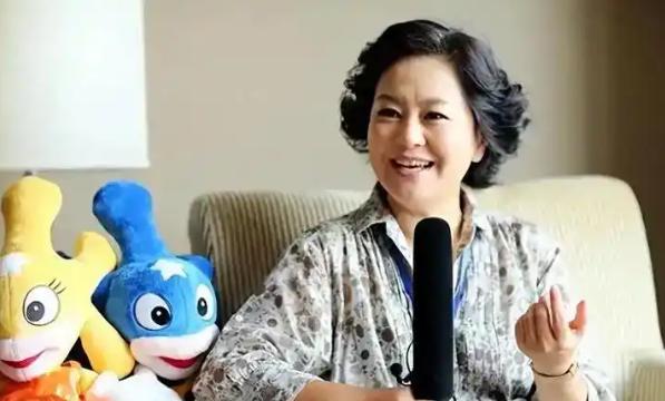 1999年，鞠萍向丈夫提出了离婚，丈夫同意离婚，却让她二选一，孩子和财产只能带走
