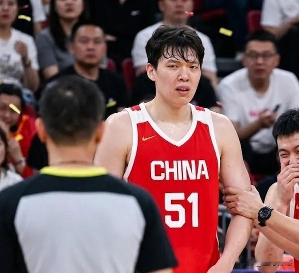 杨瀚森7分8篮板勉强达到了及格的水平，在NBA历练一年多之后首次跟国家队打比赛明