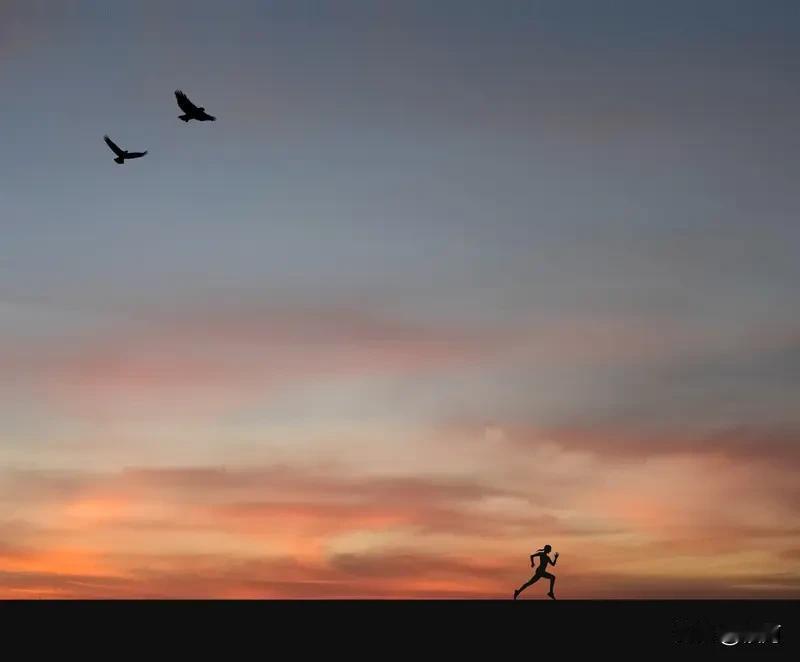 常人生活里什么是正能量? 常人生活里的正能量，并非遥不可及的大道理或口号。它可以