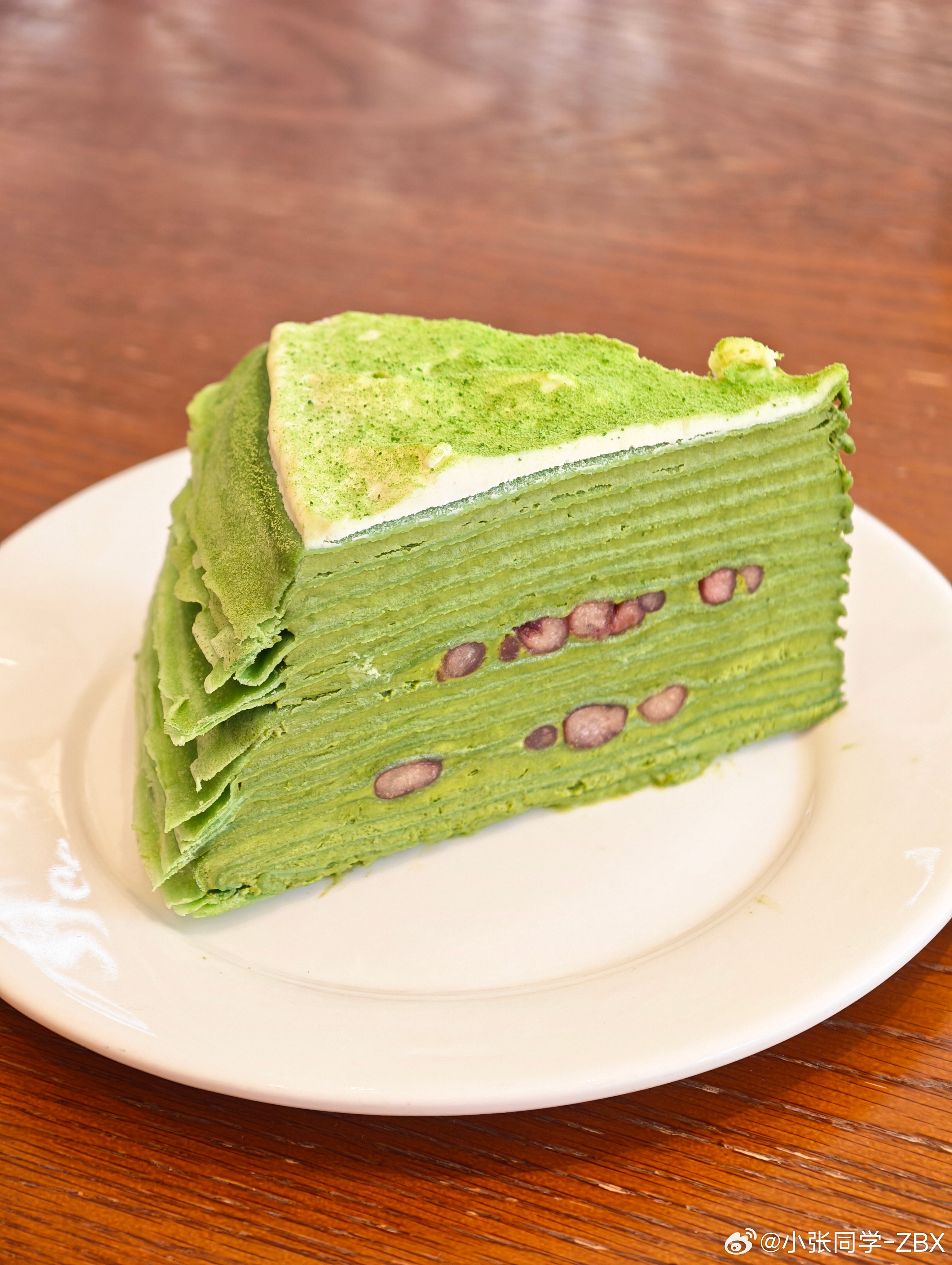 生活太如意了来吃抹茶红豆蛋糕，一分钱没花，店家还得送两张买一赠一咖啡券。这你受得