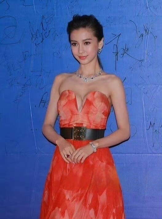 杨颖这挤得太夸张了吧