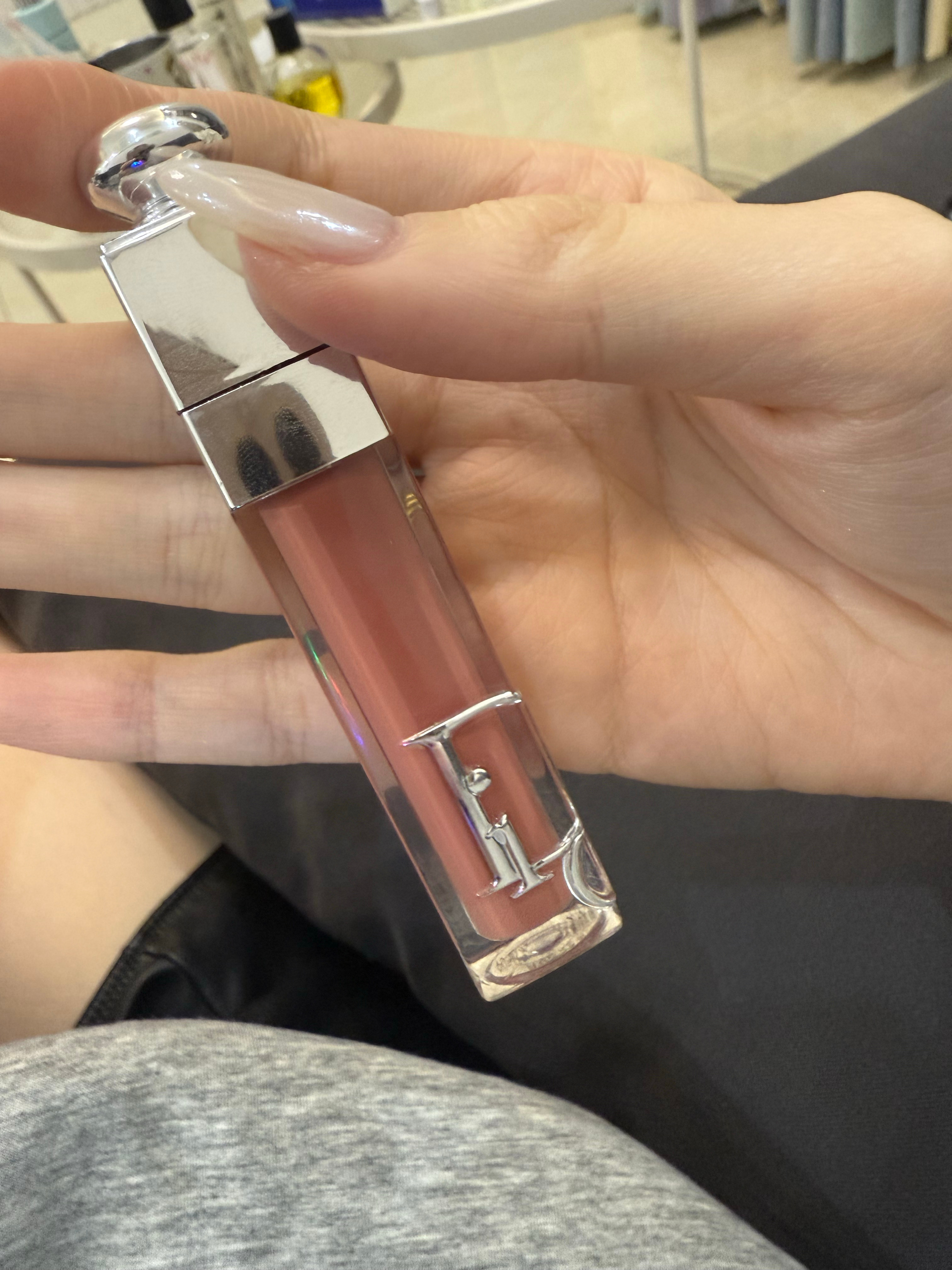 郑瑞妤[超话] 好多女孩子问我 直播涂的这只 ​​​