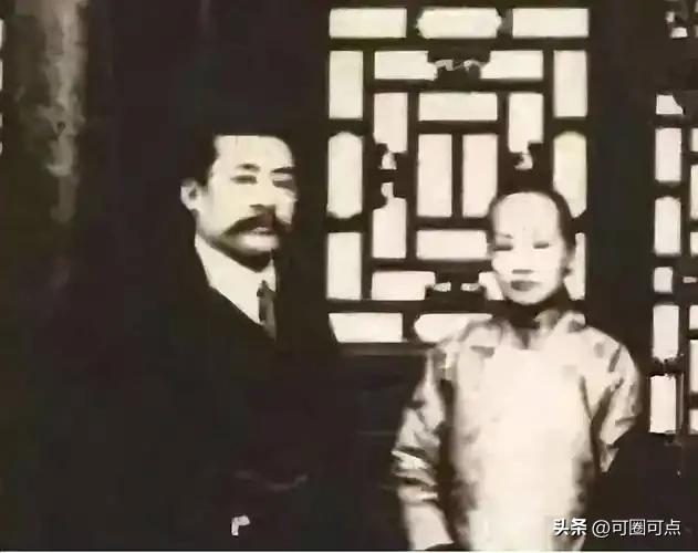 詹天佑留洋13年，妻子等他成老姑娘，新婚夜他说：让你久等了。
 
1872年，1