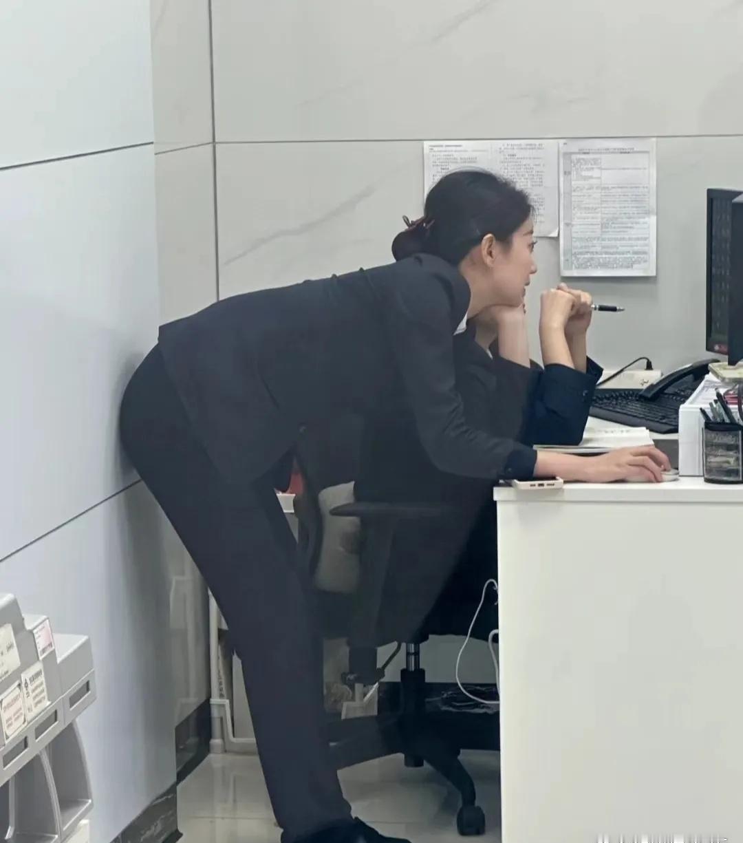 难怪现在办公室恋情如此之多