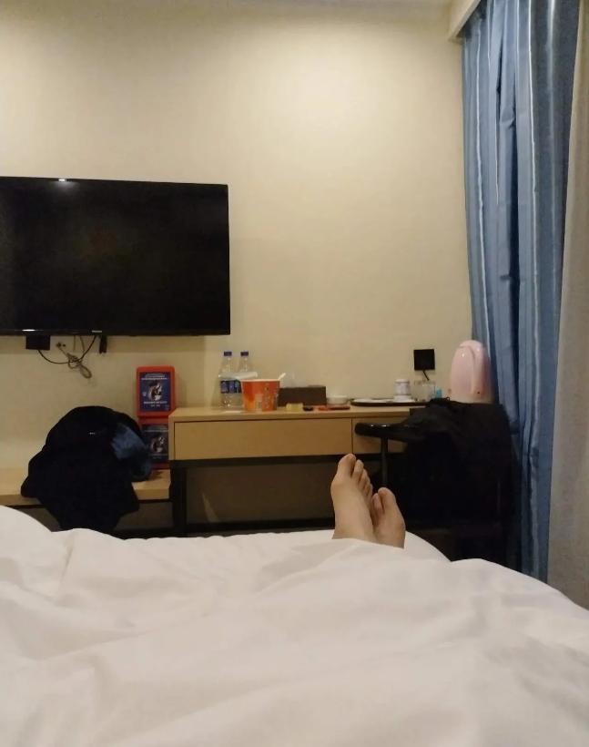 广西，66岁男子与情人在酒店发生关系，情人睡醒一觉后，发现男子没了呼噜声，判断男