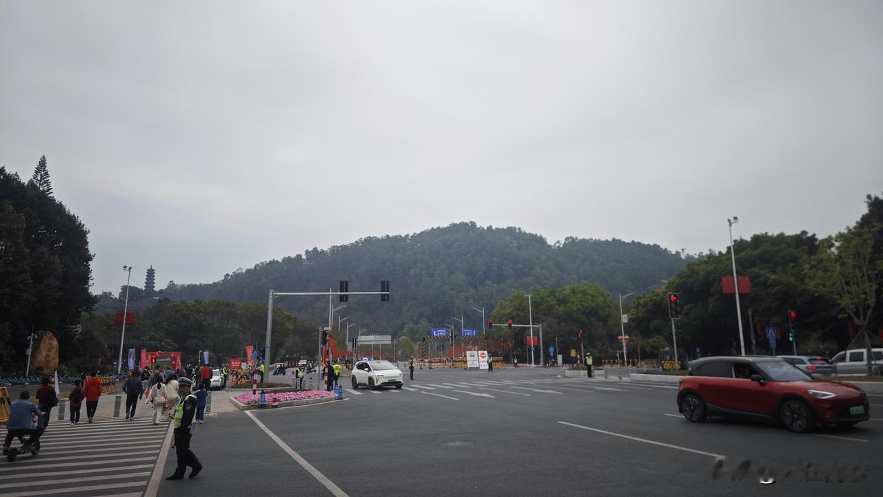 昨天初一不好吐槽，留到今天。大角山隧道这个设计真的太不合理了，当时是怎么敲定的。