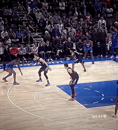 亚力山大跟乔丹投篮姿态对比。
亚力山大会成为乔丹接班人吗？
当詹姆斯退役后，下一