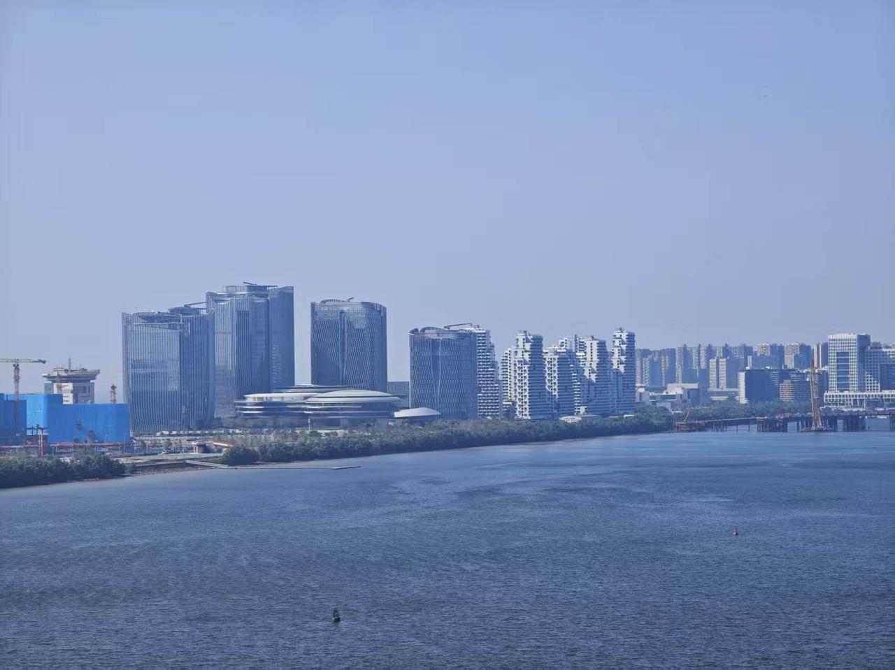 发现没？2026年前三季度深圳GDP总量超过3万亿，同比增长6%，名义增长速度8
