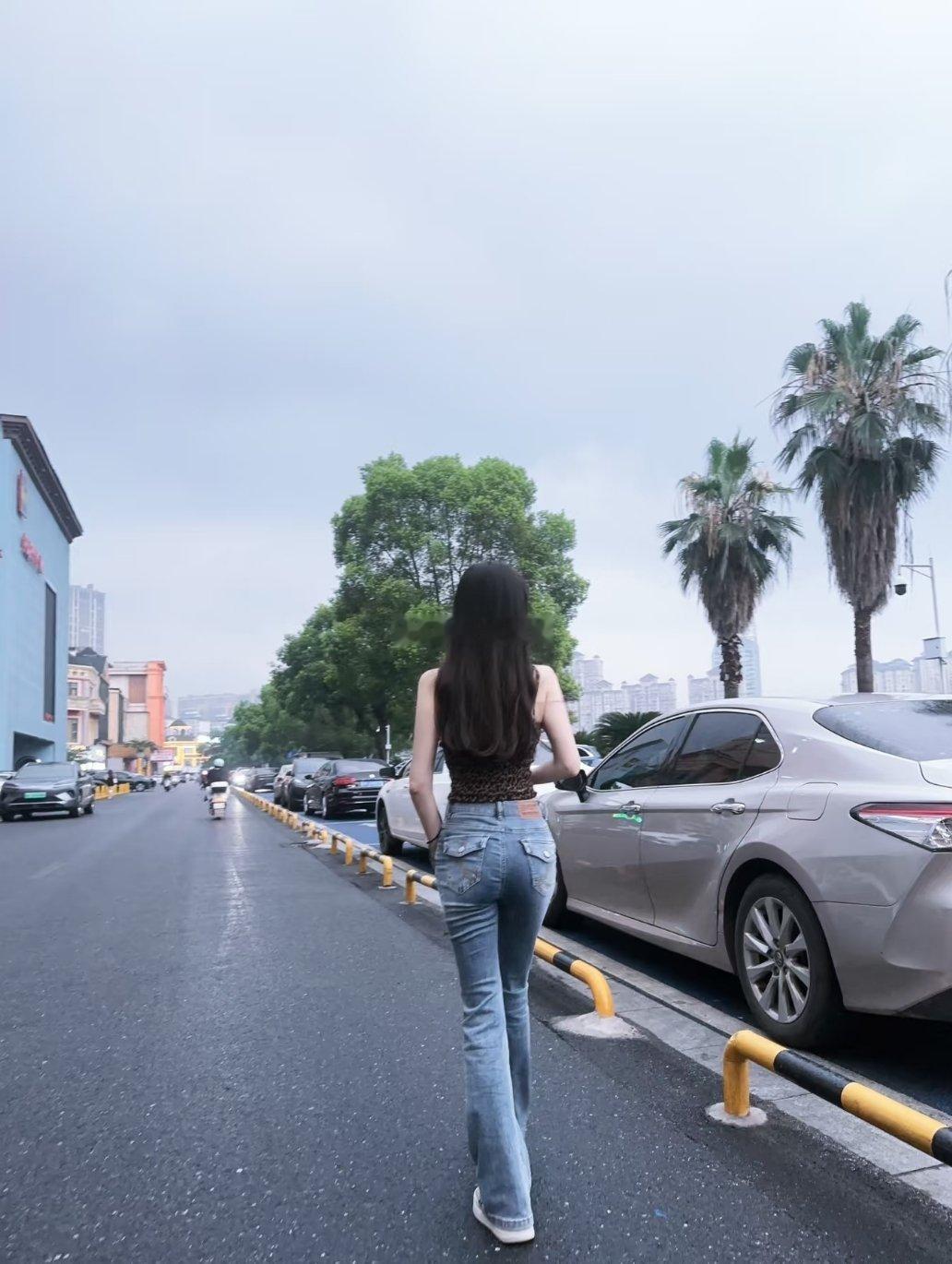一个人好命是什么样子好命之人的首要特征是拥有一颗安宁、不内耗的心。内心平和，不纠
