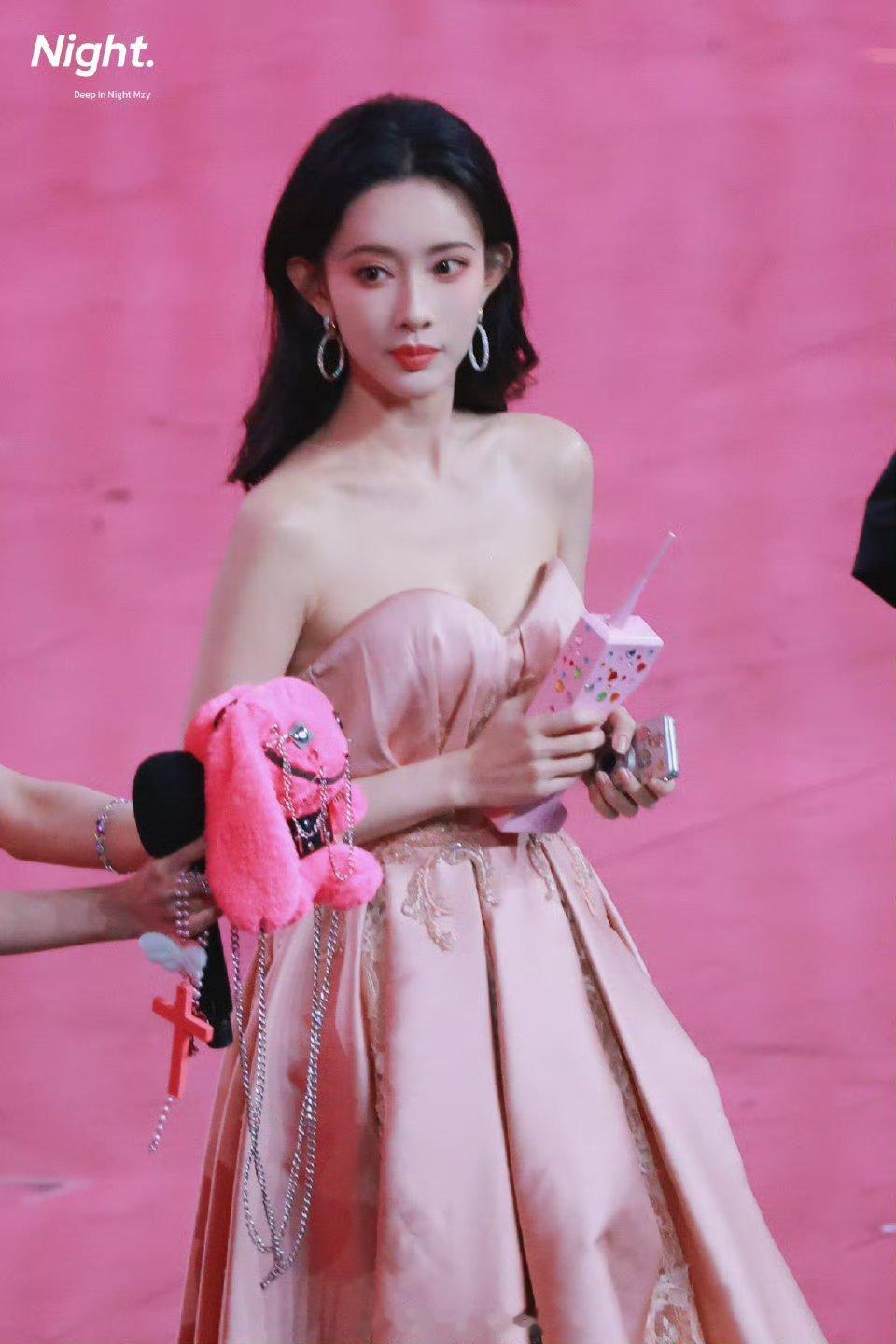 孟子义买微博之夜同款饼干 孟子义真的太好看了！ 