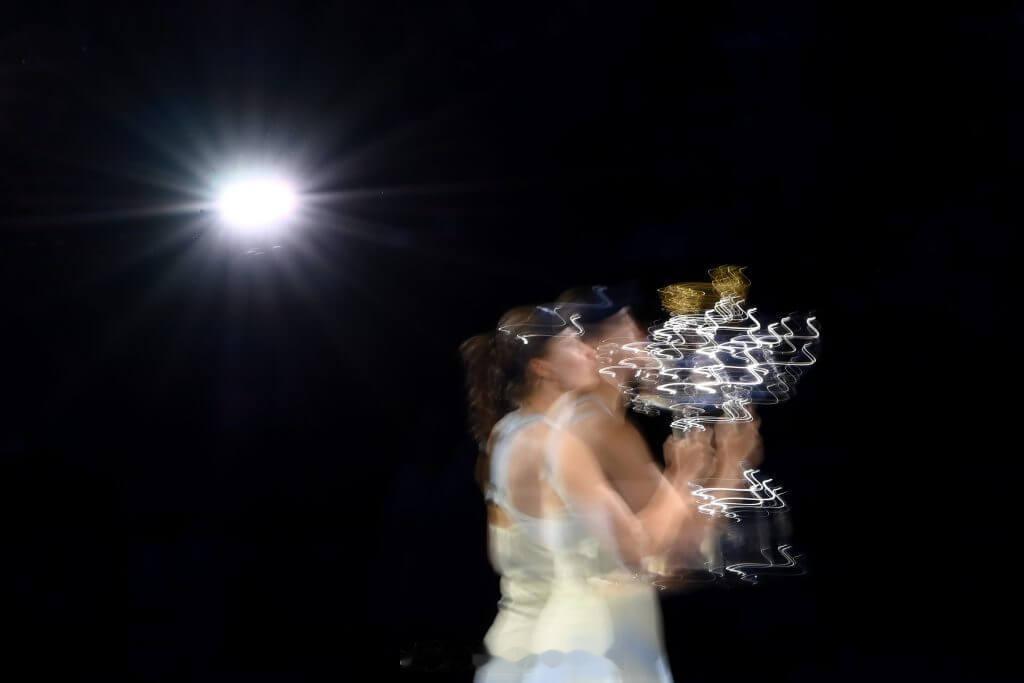 莱巴金娜澳网女单夺冠，教练和球员是这个世界最微妙的关系~澳网女单决赛，莱巴金娜以