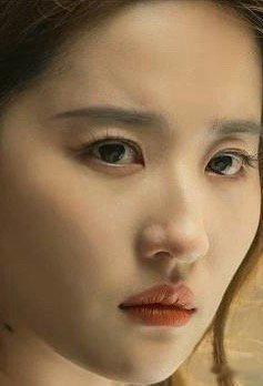 网友说刘亦菲在玫瑰故事里面，遮住嘴巴就是刘诗诗。这两姐的脸型真的是殊途同归 ​​