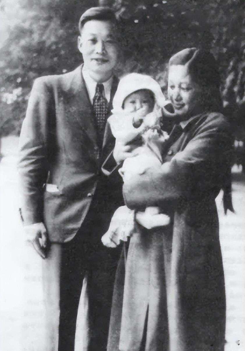 钱三强1932年以第二名考入清华大学，心中不服气，后来将考第一的女同学娶回了家