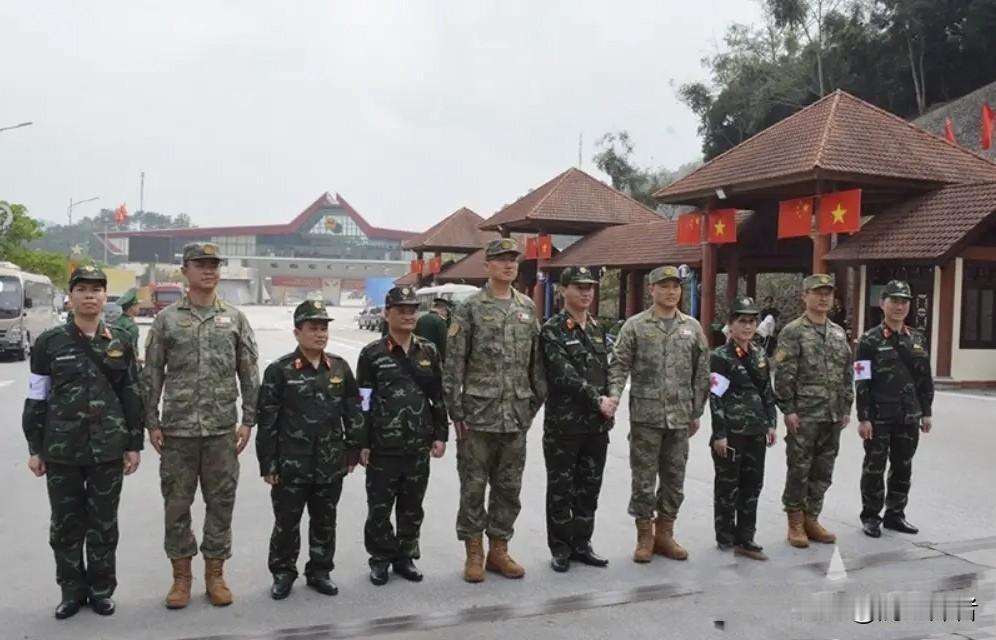 这越南士兵的身高和日本人有得一拼。越南也算是世界人口大国，一亿人口里竟然挑不出几