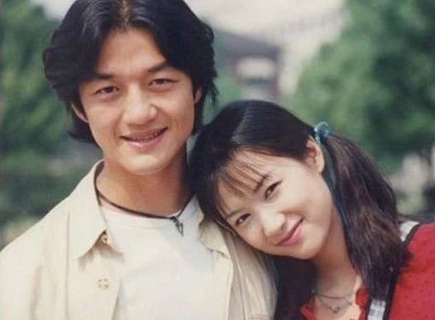 一次，有记者在节目中问王朔：“听说你的房子是徐静蕾买的？” 王朔一脸淡定：“对的