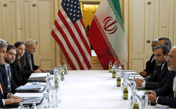 万斯被晾在伊斯兰堡了！美国代表团风尘仆仆赶到巴基斯坦，对外放话"美伊即将对话"，