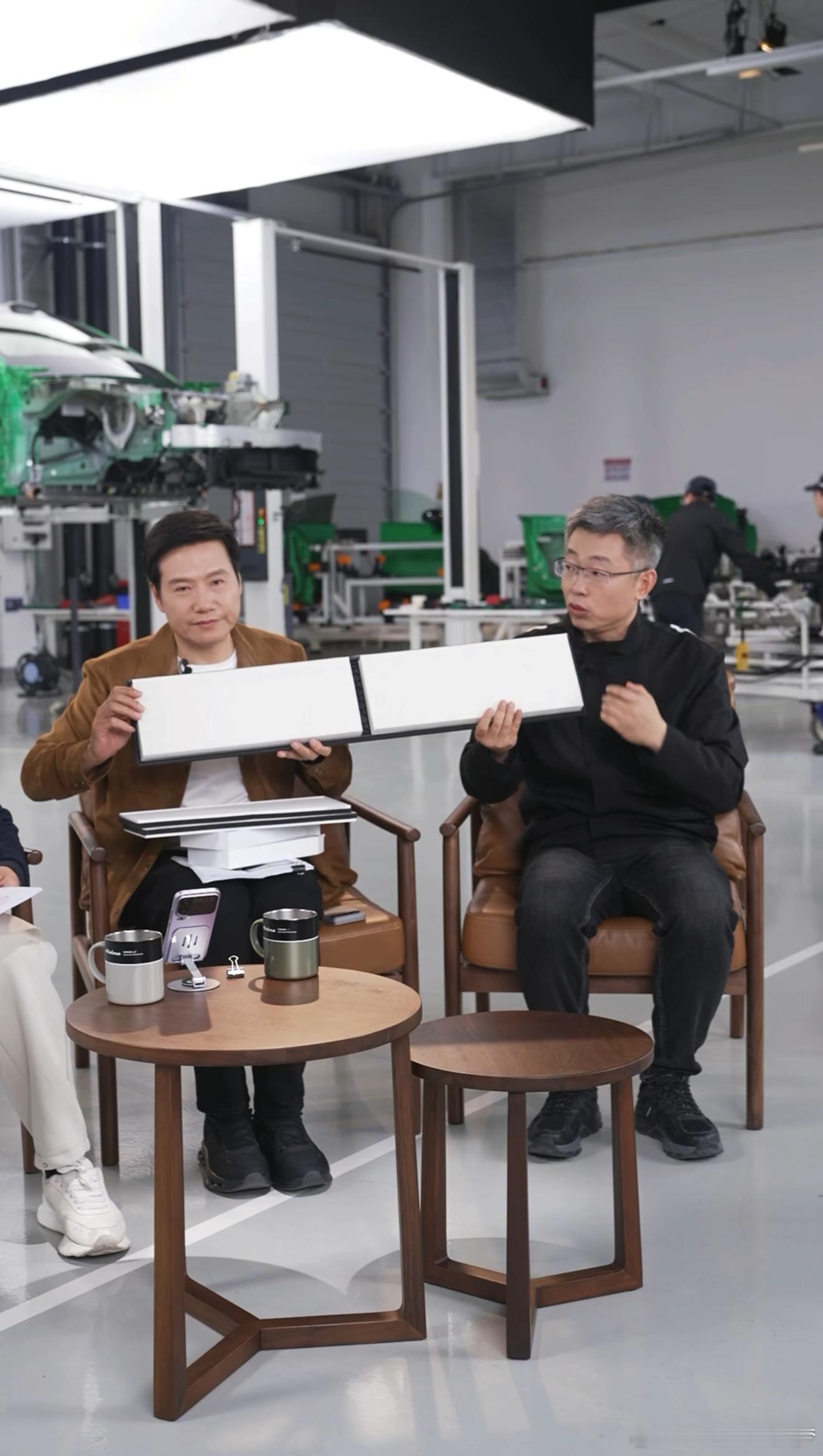 雷军称小米汽车一直被用放大镜看 实际上小米汽车并不是被用放大镜在看，而是显微镜.