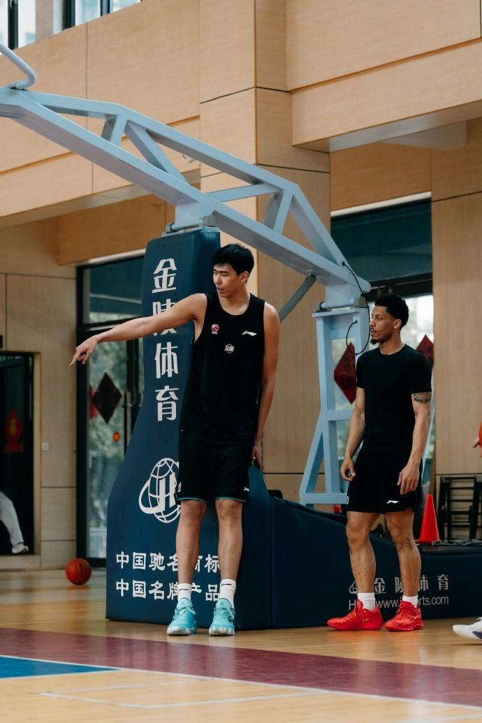 徐昕成为广州龙狮老大，CBA周最佳和全明星资格，什么时候回归宏远被猜测

徐昕现