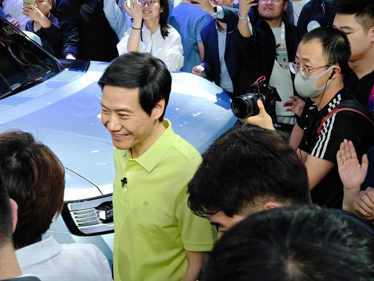 小米汽车雷厂长现身比亚迪展台，直呼方程豹绝对是爆款，这是来自后起之秀对新能源汽车