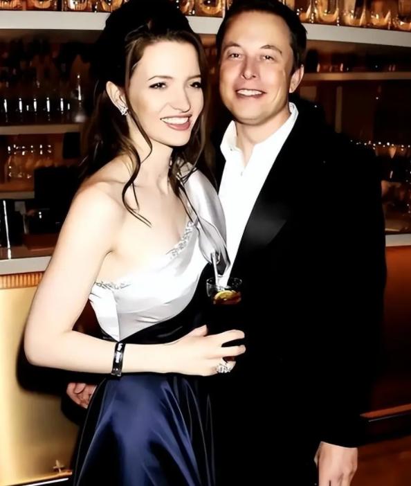 两次嫁给马斯克，拿走2000万美元，转头就嫁给了别人，马斯克还笑着送上祝福。她叫