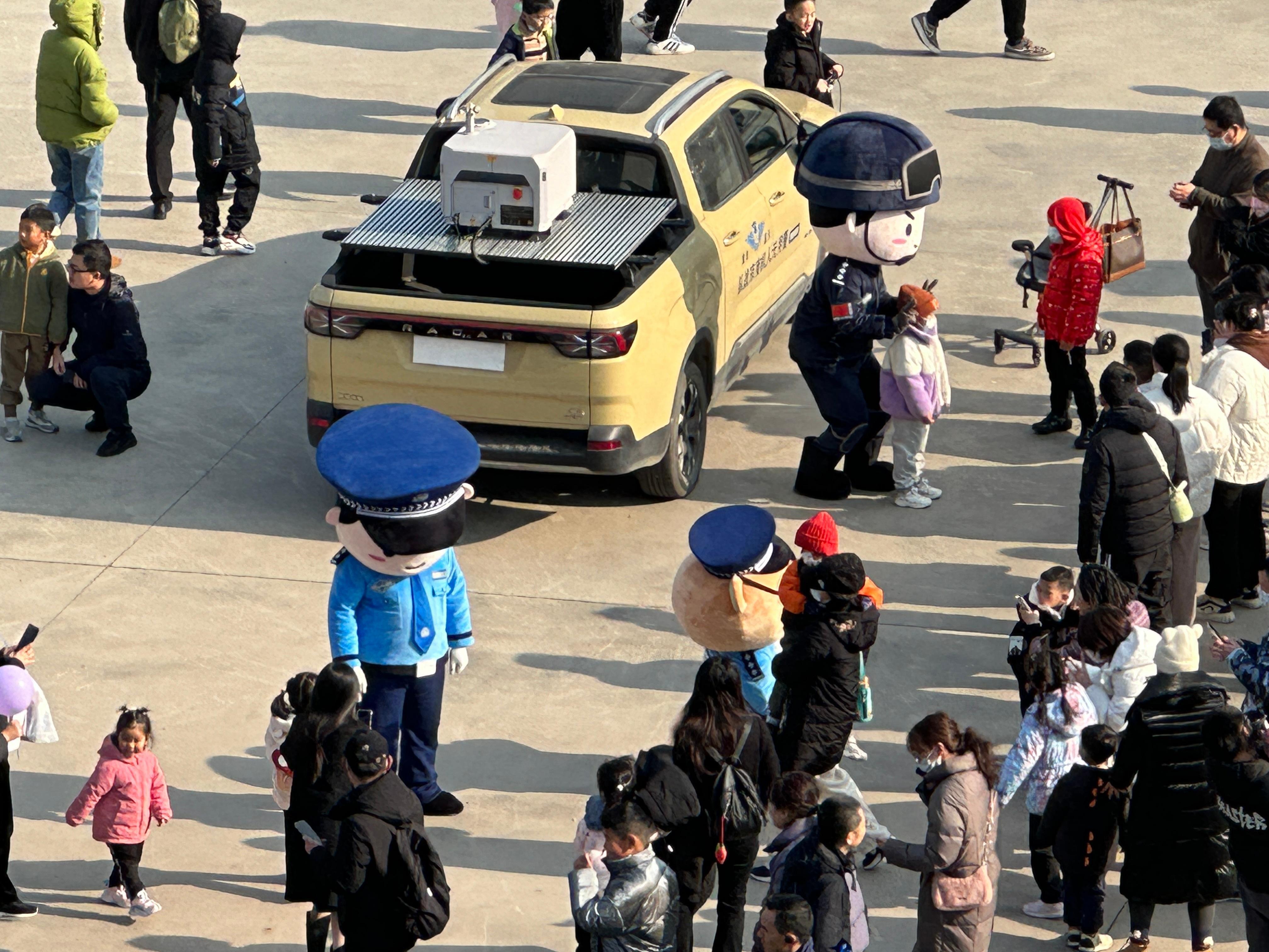 假警察[doge][doge][doge] ​​​