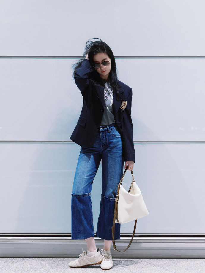 刘亦菲带上明媚心情出发巴黎 刘亦菲第八场lv大秀 刘亦菲带上明媚心情出发巴黎，刘