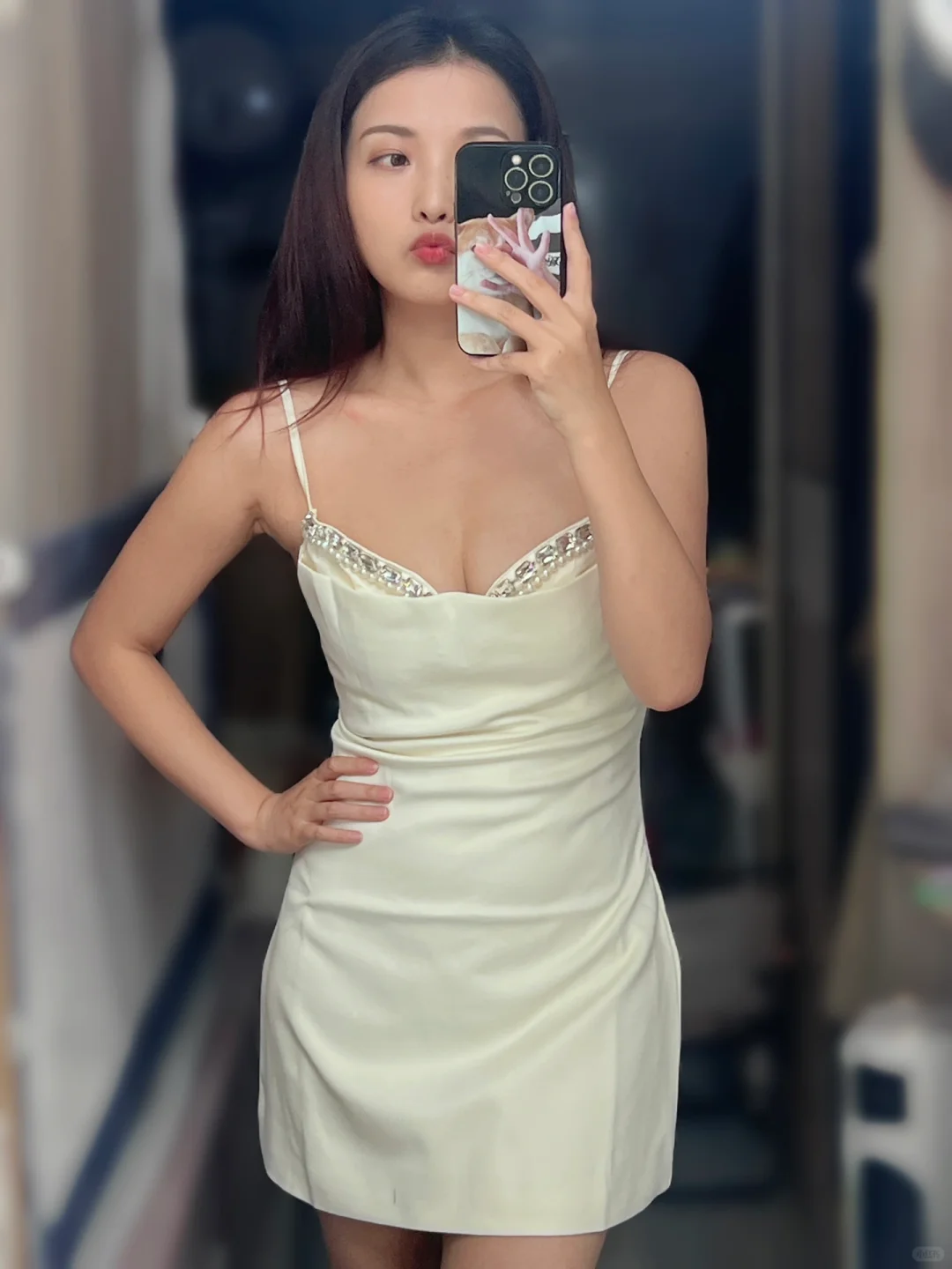 刘亦菲们请帮我选一下生日小白裙～