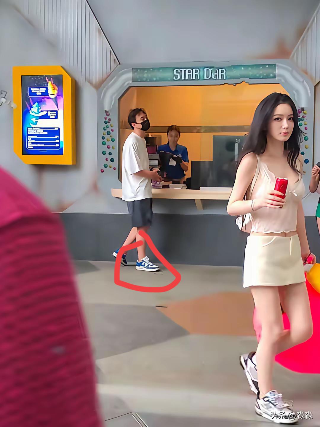 王思聪穿的鞋子是什么牌子的？看上去非常高端