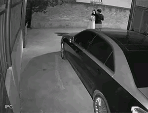 真是挺奇怪的，不管是男的女的在外面偷情，来抓奸的无论是丈夫还是妻子，都一致对外，