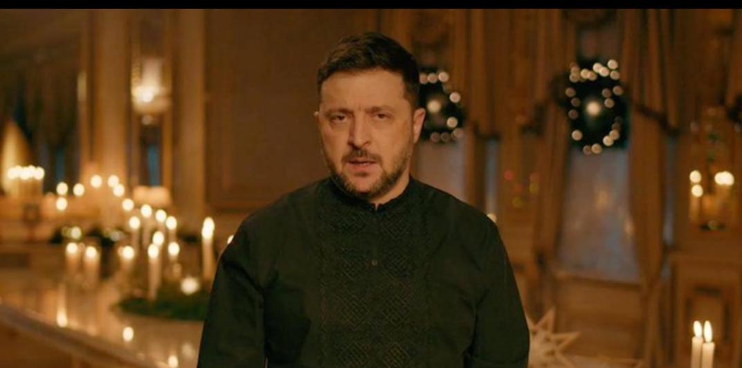 泽连斯基圣诞“四亡诅咒”炸锅全球
乌克兰总统泽连斯基在俄乌战争持续四年之际，向国