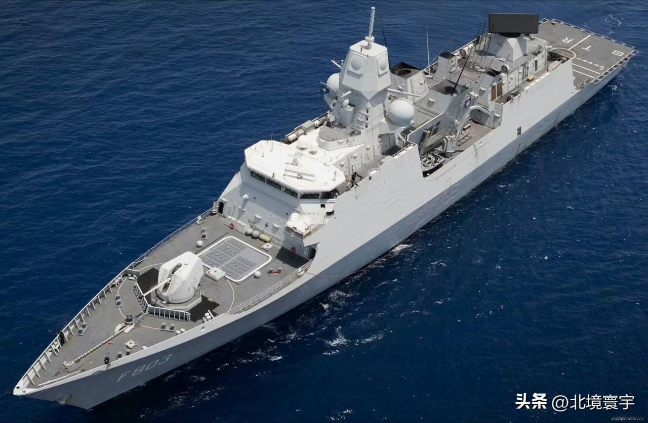 图1就是在东海，遭到中国空军飞豹战斗轰炸机飞越的，荷兰海军来东海碰瓷的七省级导弹