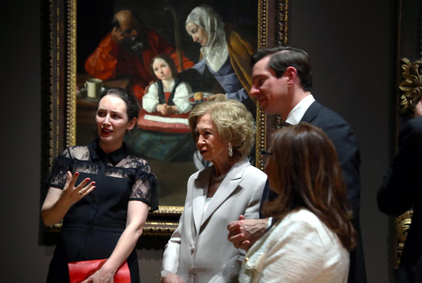 西班牙王室 4月29日，索菲亚王后在伦敦国家美术馆出席苏巴兰（Zurbarán）