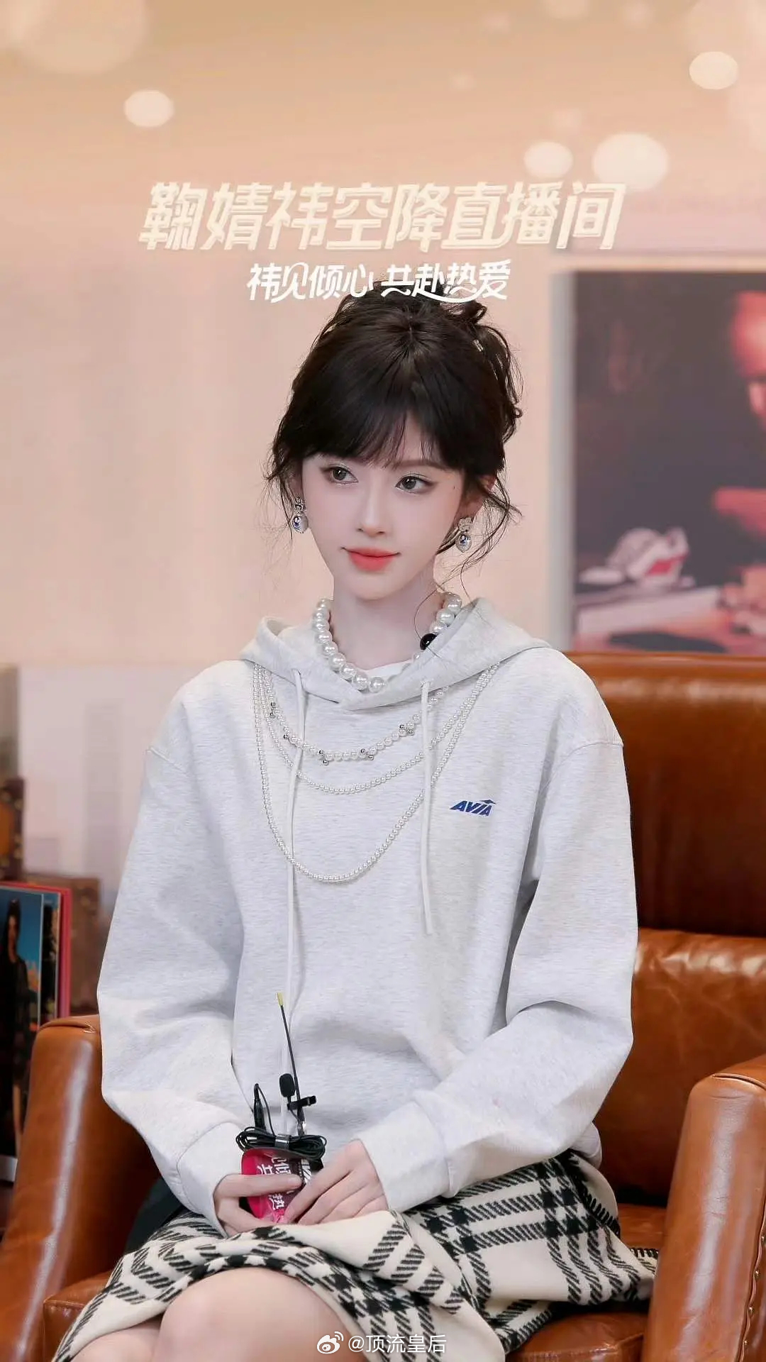 鞠婧祎今晚宛若精致的洋娃娃，连续两晚活动造型都好惊喜。 ​​​