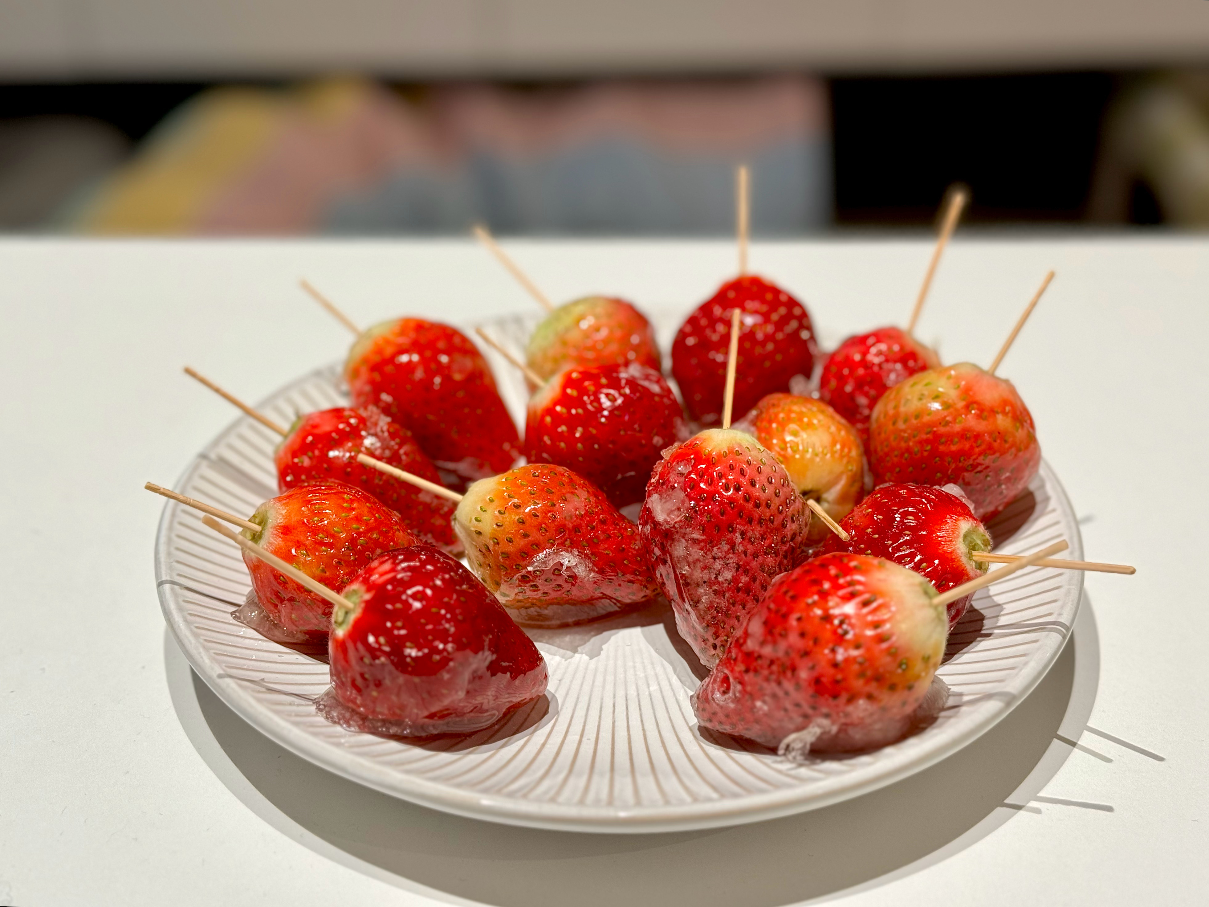请大家吃草莓🍓糖葫芦！ ​​​