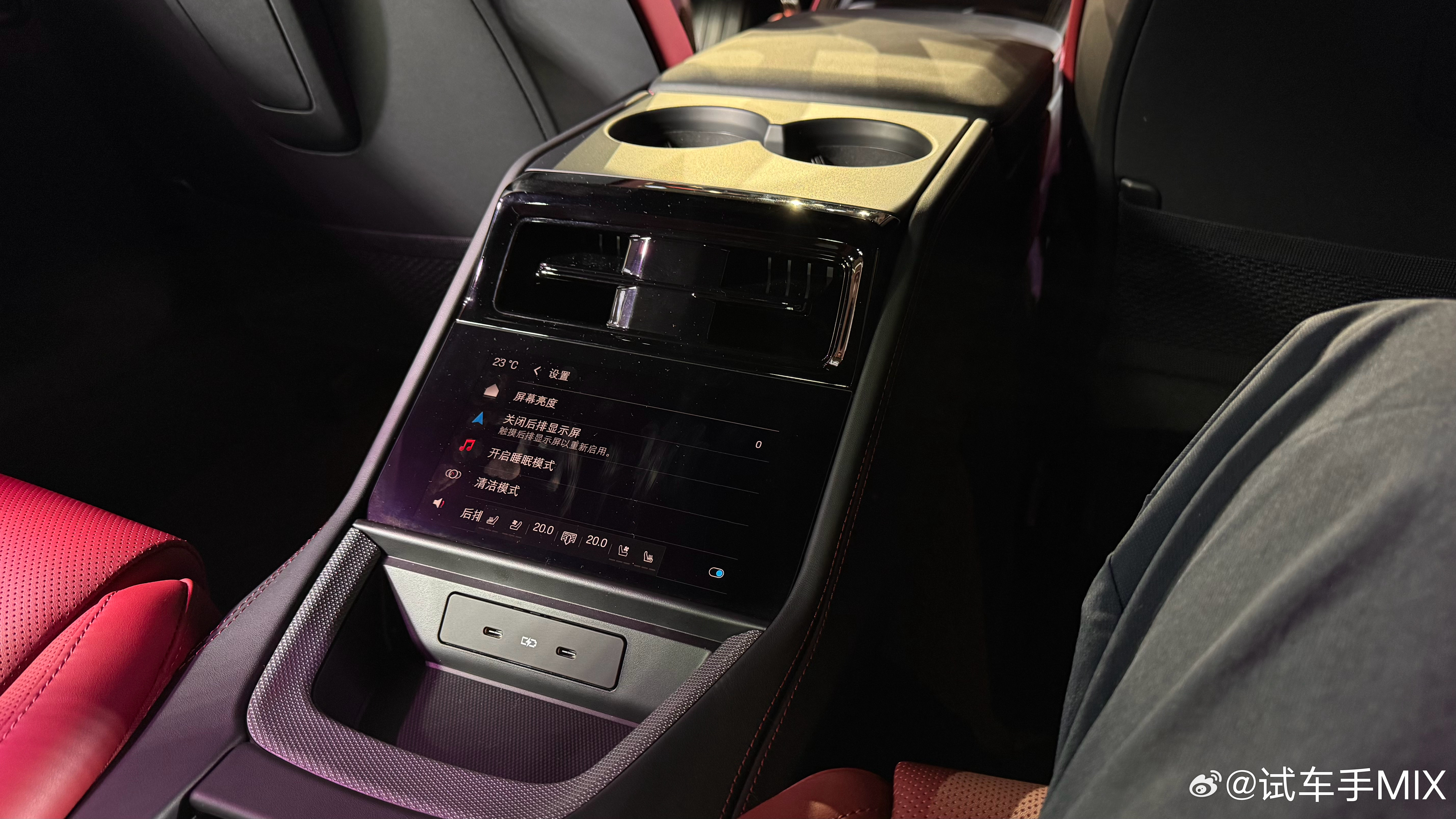 保时捷Panamera尽享版…依旧是2.9T六缸发动机这次把20寸轮毂和真皮黑内