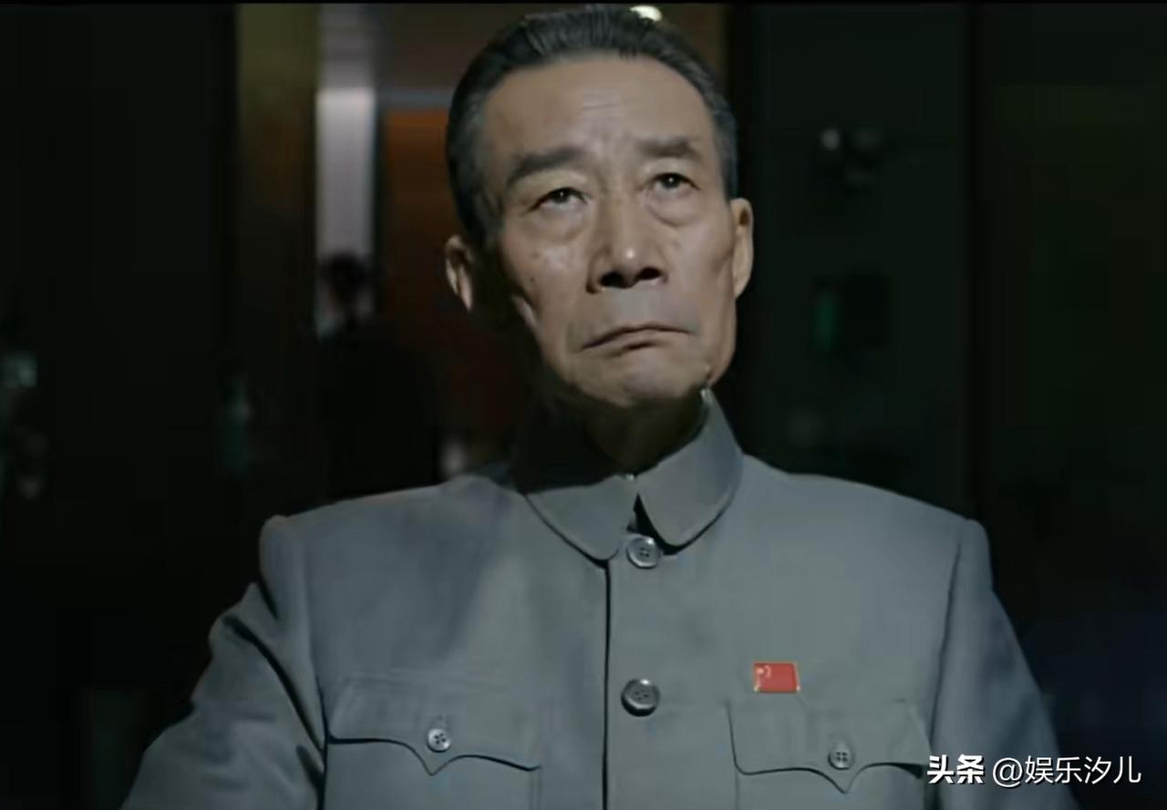 72岁李雪健再登舞台


李雪健全程无台词却看哭全网。因抗癌26年失聪失声，他靠