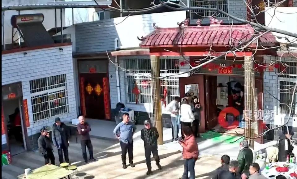 河南开封兰考的王先生，2019年为在外能看望老家爷爷奶奶装了监控，如今老人已离世