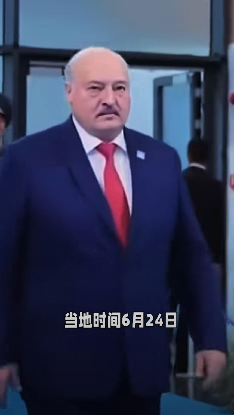 重磅消息，白俄罗斯总统卢卡申科突然离境，离开白俄罗斯，将权力交予总理图尔钦。卢卡
