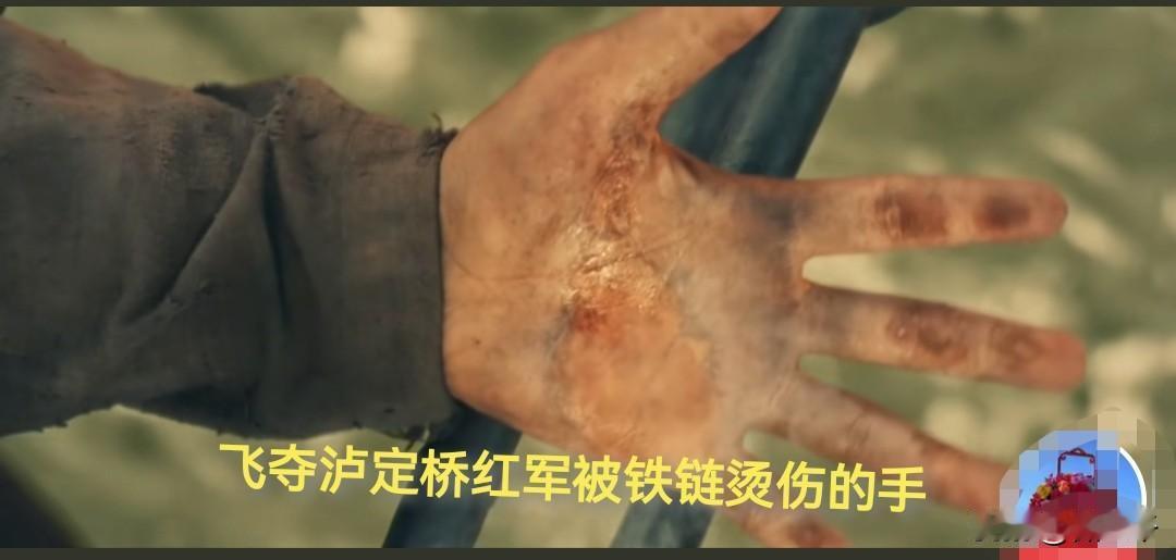 各行各业的手，发着各自的热，为共和国建设添砖加瓦。