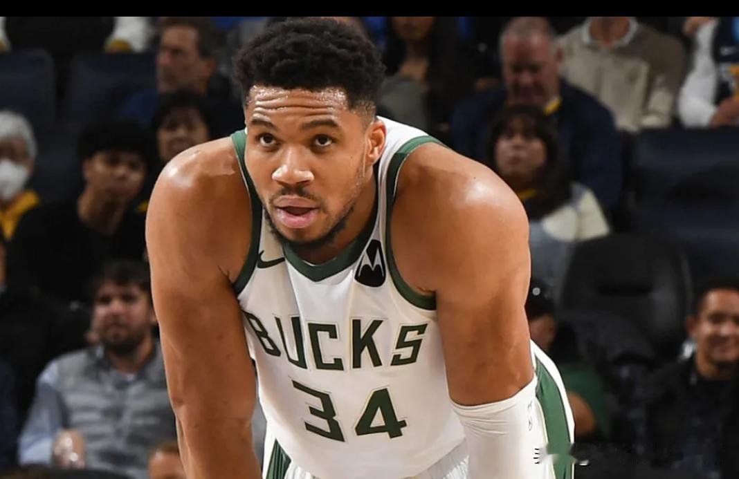 字母哥也是一套一套的，不知道这是跟谁学的
前段时间闹着要离开雄鹿，而且不止一次