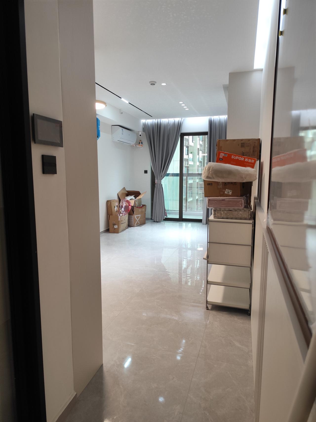 今天做了一家保洁，收入400元。交了房租，买了射灯，又没有了[泪奔]
赚钱太慢了