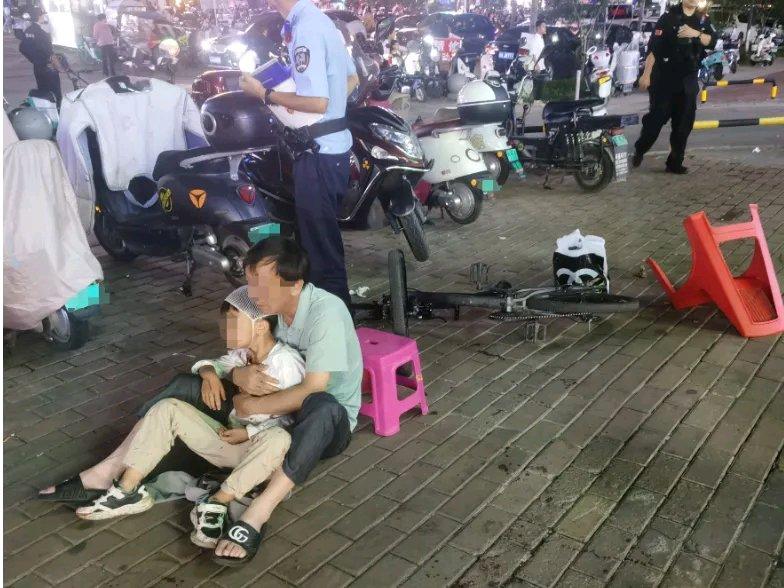 昆明这起醉汉闹事事件太让人揪心了。2025年7月6日晚，39岁的醉汉徐某在官渡区